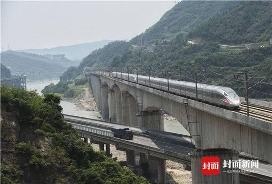 四川再添一对复兴号动车组 一组美图带你纵览复兴号