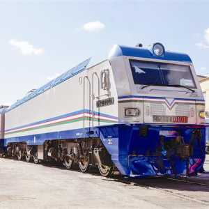 出口乌兹别克斯坦12轴电力机车从大连发运