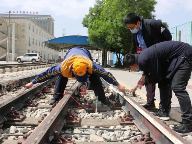 嘉峪关电务段：提升素质保安全 比学赶超展风采