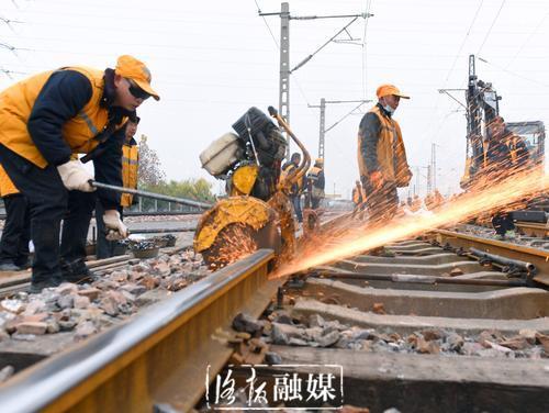 210分钟！洛阳关林站铁道线路成功实施“换骨”手术