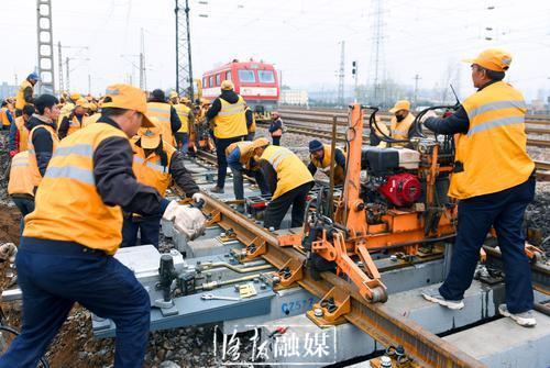 210分钟！洛阳关林站铁道线路成功实施“换骨”手术