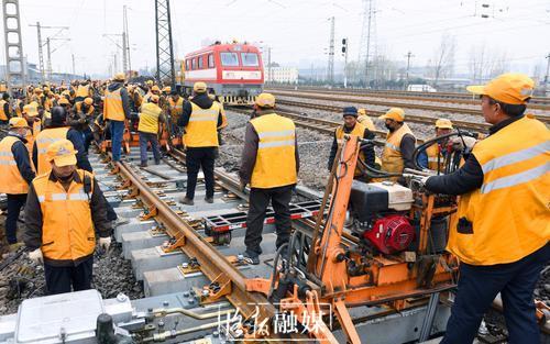 210分钟！洛阳关林站铁道线路成功实施“换骨”手术