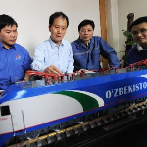 “中国电力机车之父”见证中国“火车头”甲子变迁