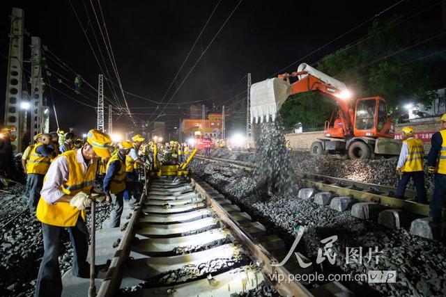 西安站改第二次联锁换装施工顺利完成 新建西安机务段开通投用