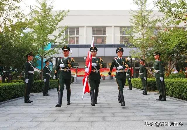 实拍正部级国家铁路集团公司总部机关升旗仪式，由武警部队负责