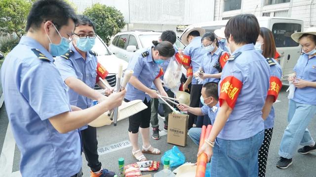 武汉电务段开展党员下沉社区志愿服务活动