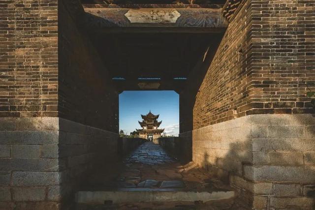 烟雨建水，浪漫芳华…尽在滇越铁路边沿的四座边城