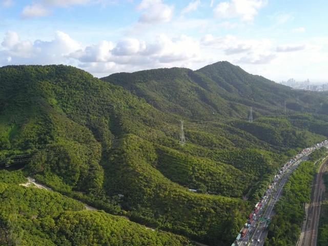 深圳塘朗山动车所选址引争议，居民忧破坏生态，人大代表建议优化