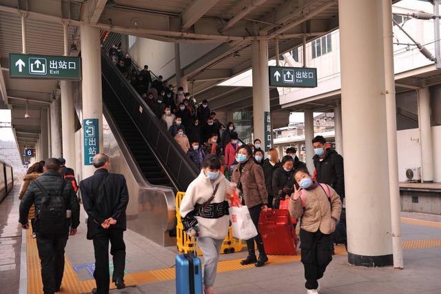 春运期间四川广元车务段预计发送旅客77万人次 除夕为客流高峰丨路两端，都是家