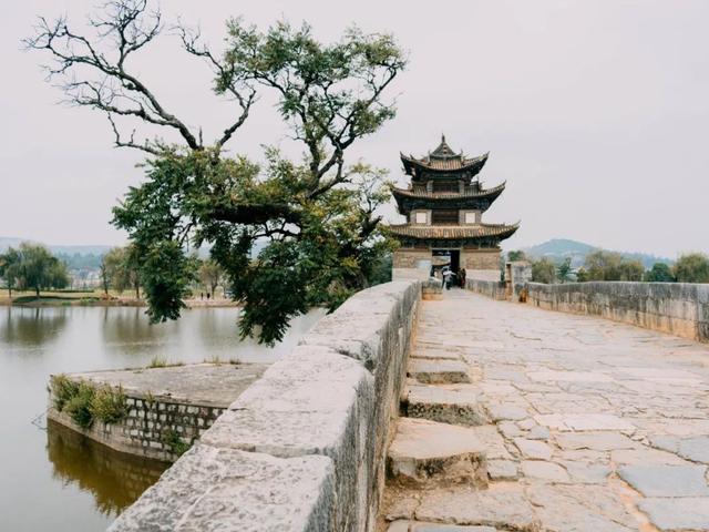 美景刷屏！云南这条网红铁道，速度最慢，却一票难求