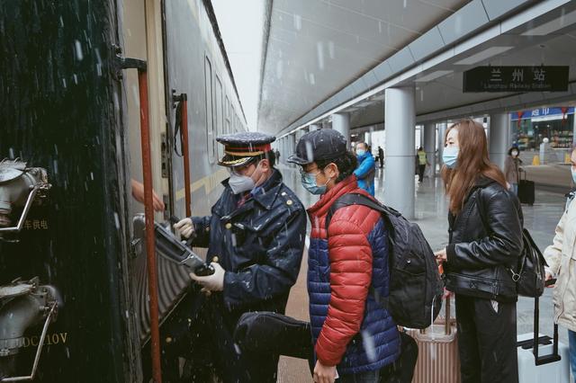 沙尘之后迎降雪，铁路部门多举措保障旅客出行