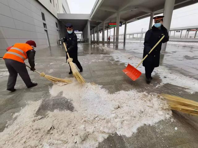 沙尘之后迎降雪，铁路部门多举措保障旅客出行