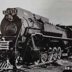 1959年大同机车厂首台和平型蒸汽机车出厂