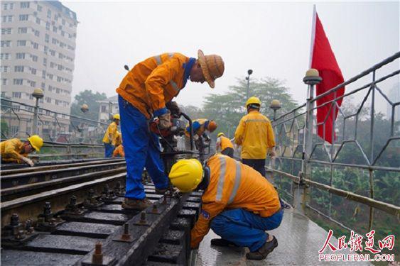 中越米轨铁路大桥完成“换骨手术”