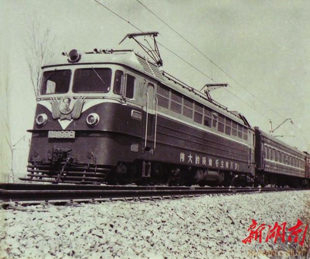 湖湘潮 百年颂71丨韶山1型电力机车：推动中国铁路机车现代化的“火车头”