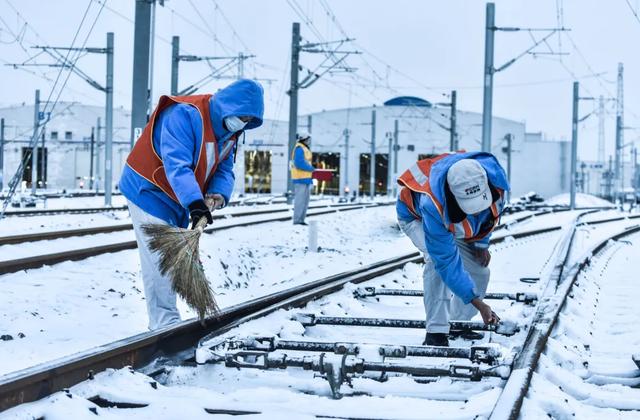 @太原人！中国铁路：最美风雪照刷屏！网友直呼冻哭了