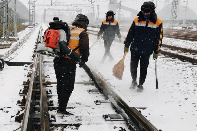 @太原人！中国铁路：最美风雪照刷屏！网友直呼冻哭了