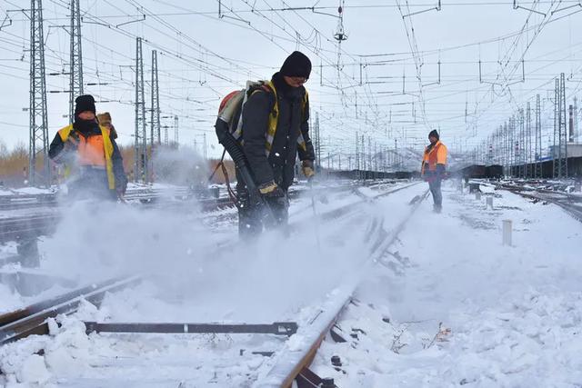 @太原人！中国铁路：最美风雪照刷屏！网友直呼冻哭了