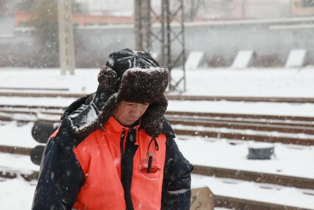 @太原人！中国铁路：最美风雪照刷屏！网友直呼冻哭了