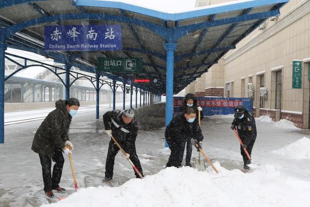 @太原人！中国铁路：最美风雪照刷屏！网友直呼冻哭了