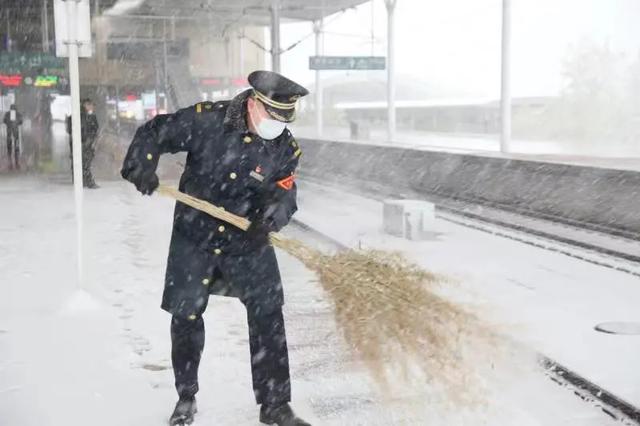 @太原人！中国铁路：最美风雪照刷屏！网友直呼冻哭了