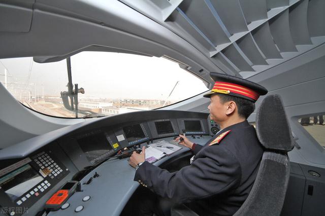 重庆机务段把好“新司机”启用最后一道关
