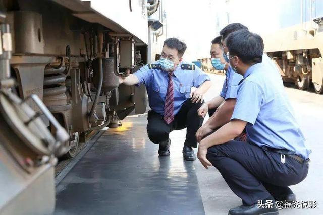 安全高于一切，责任重于泰山--记录火车司机的日常