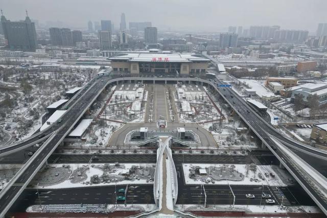 这是专属铁路人的最美风雪照！